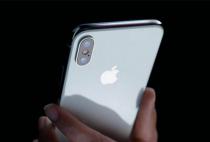 Apple Halves iPhone X Orders Due to Slow Sales